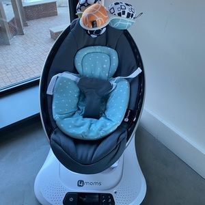 4 Moms Mamaroo swing